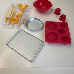 Smart Lab Toys 17 Pieces Tiny Bakeware Cooking Kit Mini Foods + Book STEM NEW